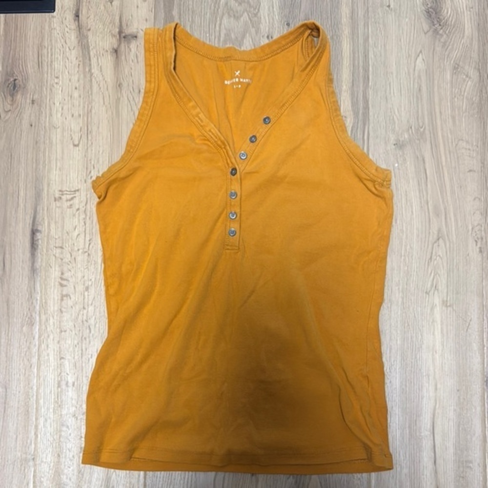 Denver Hayes Yellow Fitted Sleeveless Tank Top